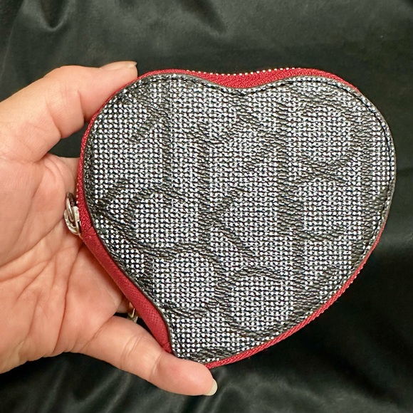 CALVIN KLEIN heart shape coin case (blk/red) - Picture 10 of 10